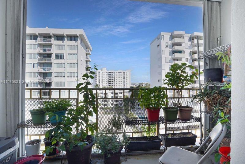 1340 Lincoln Road, Unit 807 Miami Beach, FL 33139 - Photo 17 of 25