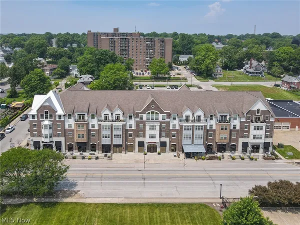 $2,250 | 1846 Front Street, Unit 408, Cuyahoga Falls, OH 44221