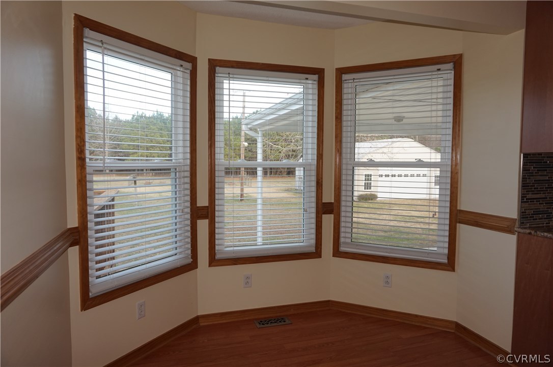 9200 Old Stage Road Prince George, VA 23875 - Photo 15 of 32 eating area in the kitchen