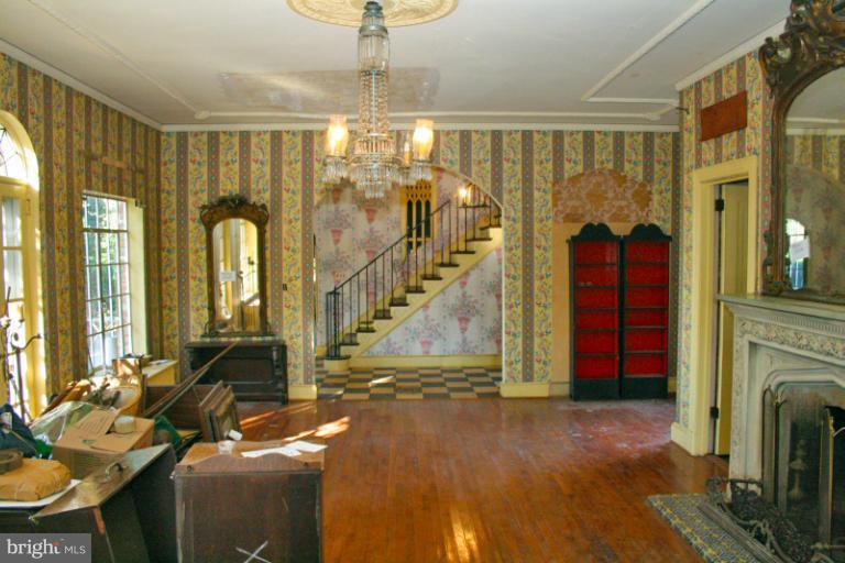 12001 Riverview Road Fort Washington, MD 20744 - Photo 17 of 30 Living Room