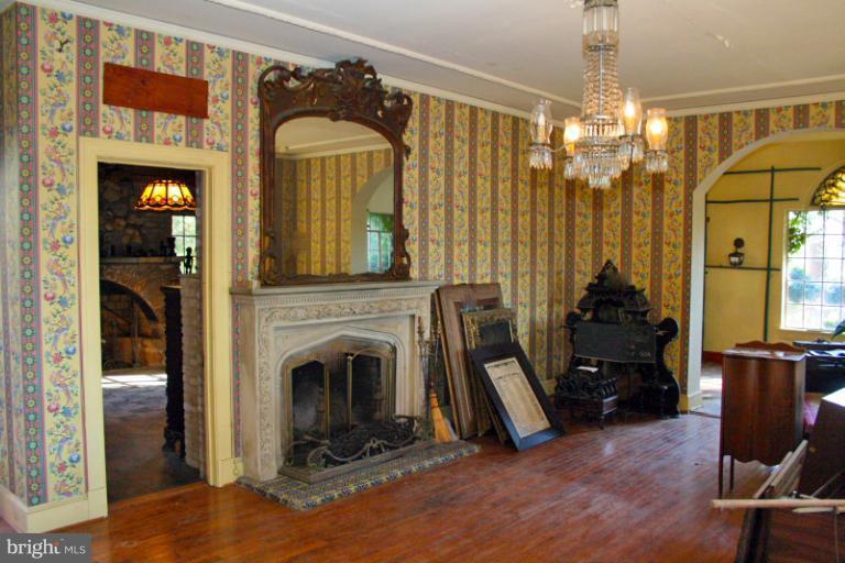 12001 Riverview Road Fort Washington, MD 20744 - Photo 19 of 30 Living Room