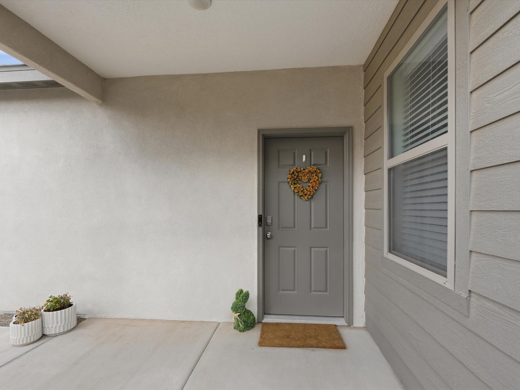 6331 Gannett Drive Northeast Rio Rancho, NM 87144 - Photo 4 of 33 Main Entrance