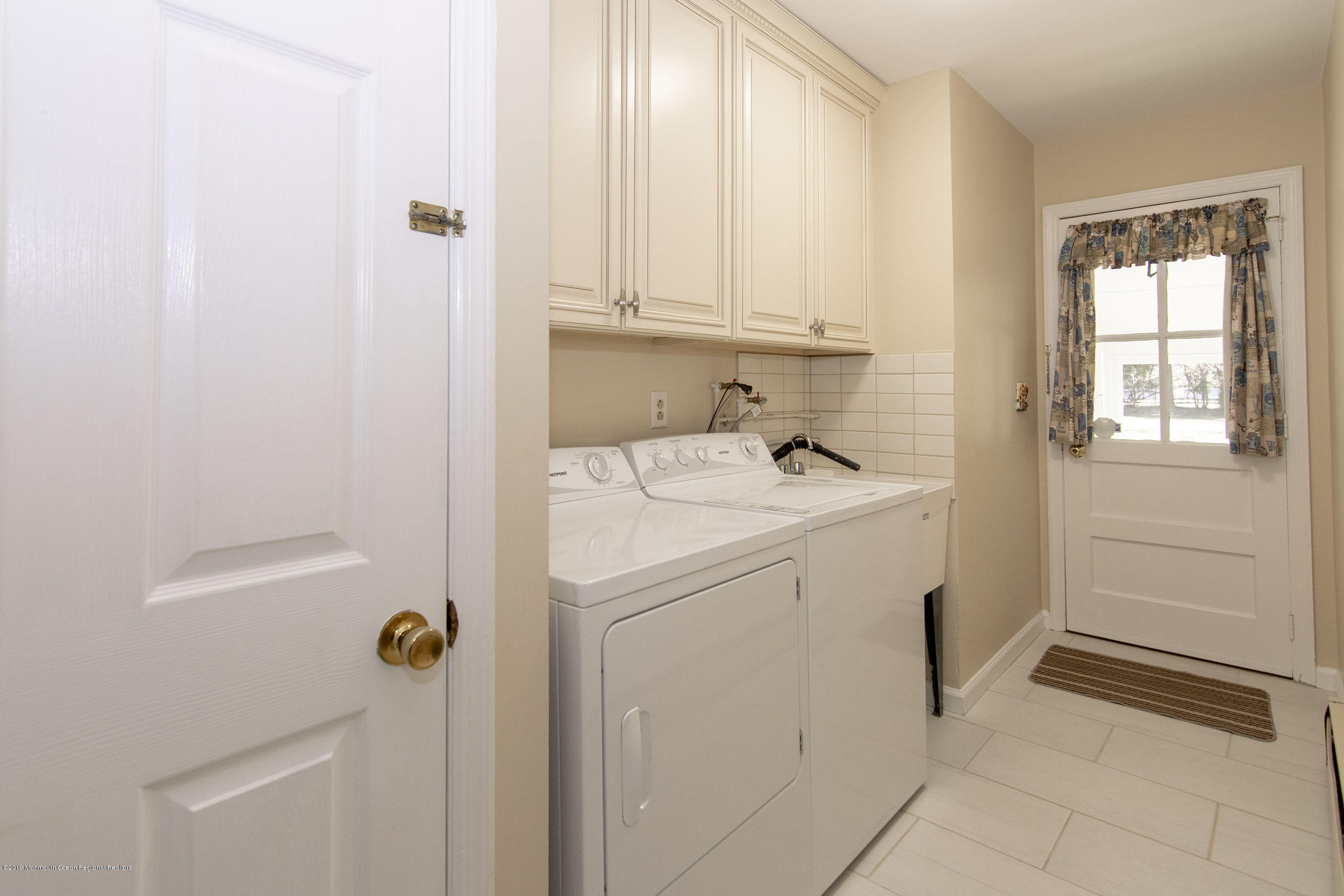 33 Long Bridge Road Colts Neck, NJ 07722 - Photo 12 of 43 Laundry