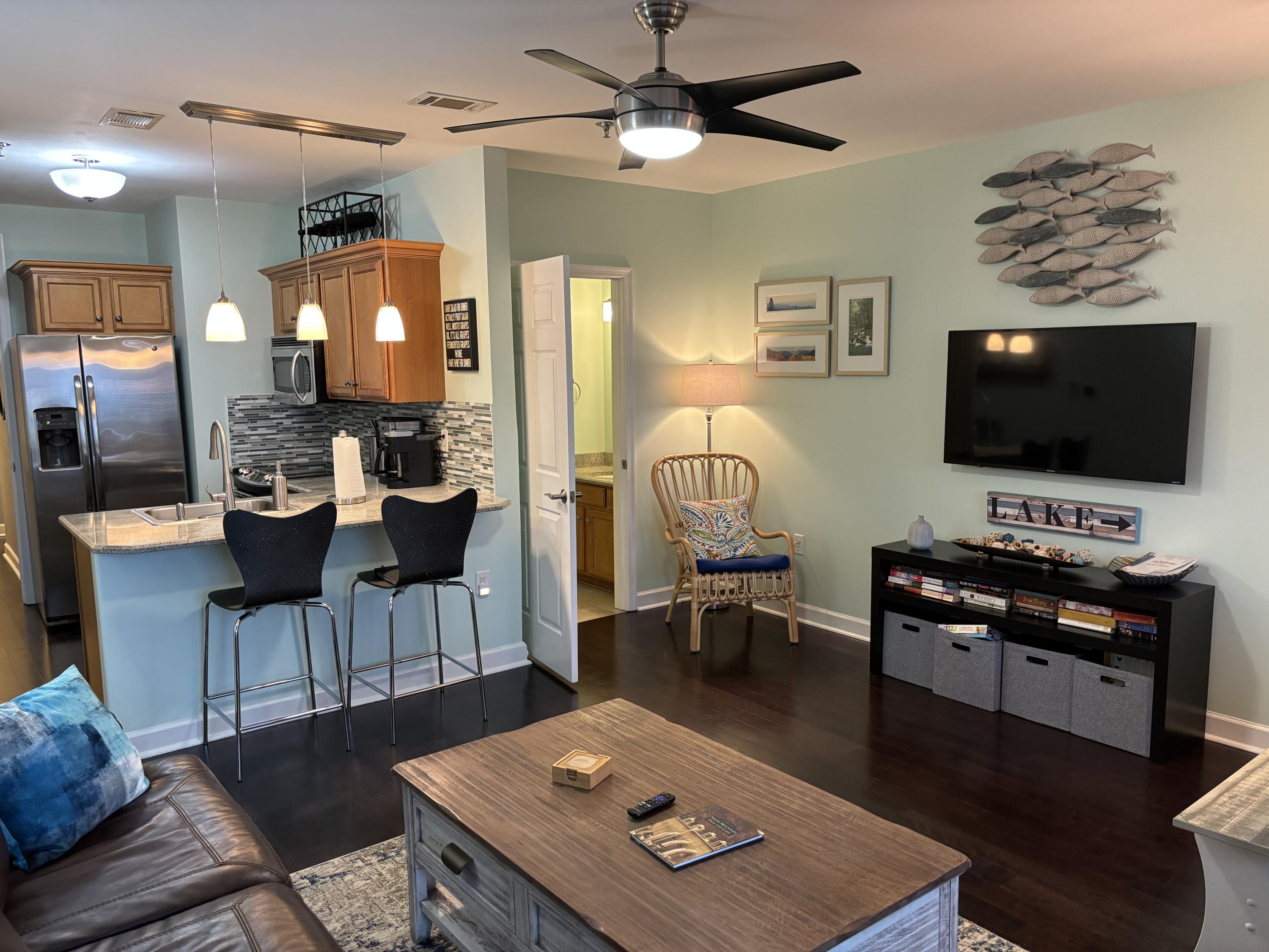 1273 Graves Harbor Trail, Unit 304 Huddleston, VA 24104 - Photo 15 of 39 IMG_9661