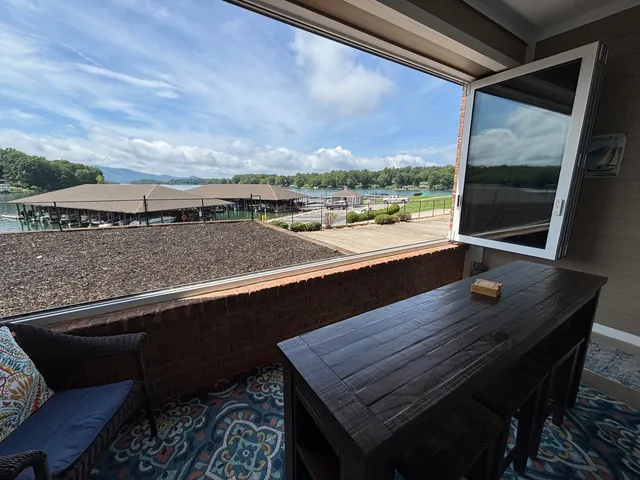 $430,000 | 1273 Graves Harbor Trail, Unit 304, Huddleston, VA 24104