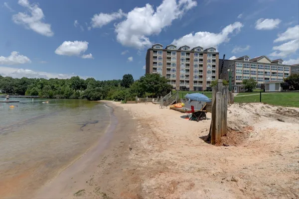 $420,000 | 1273 Graves Harbor Trail, Unit 304, Huddleston, VA 24104