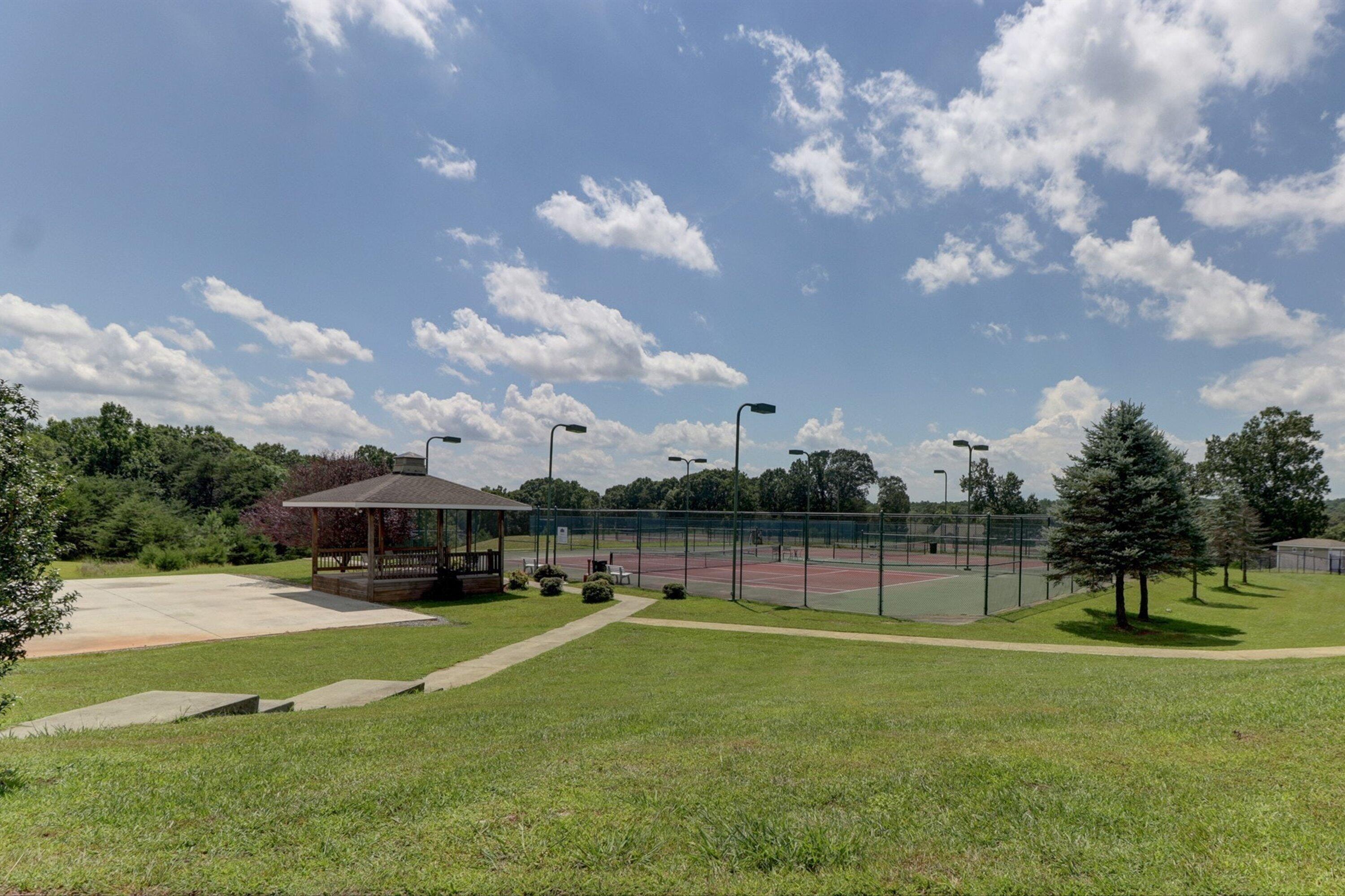 1273 Graves Harbor Trail, Unit 304 Huddleston, VA 24104 - Photo 37 of 39 31-040-308786-IMG_0548_49_50_51_52_67668