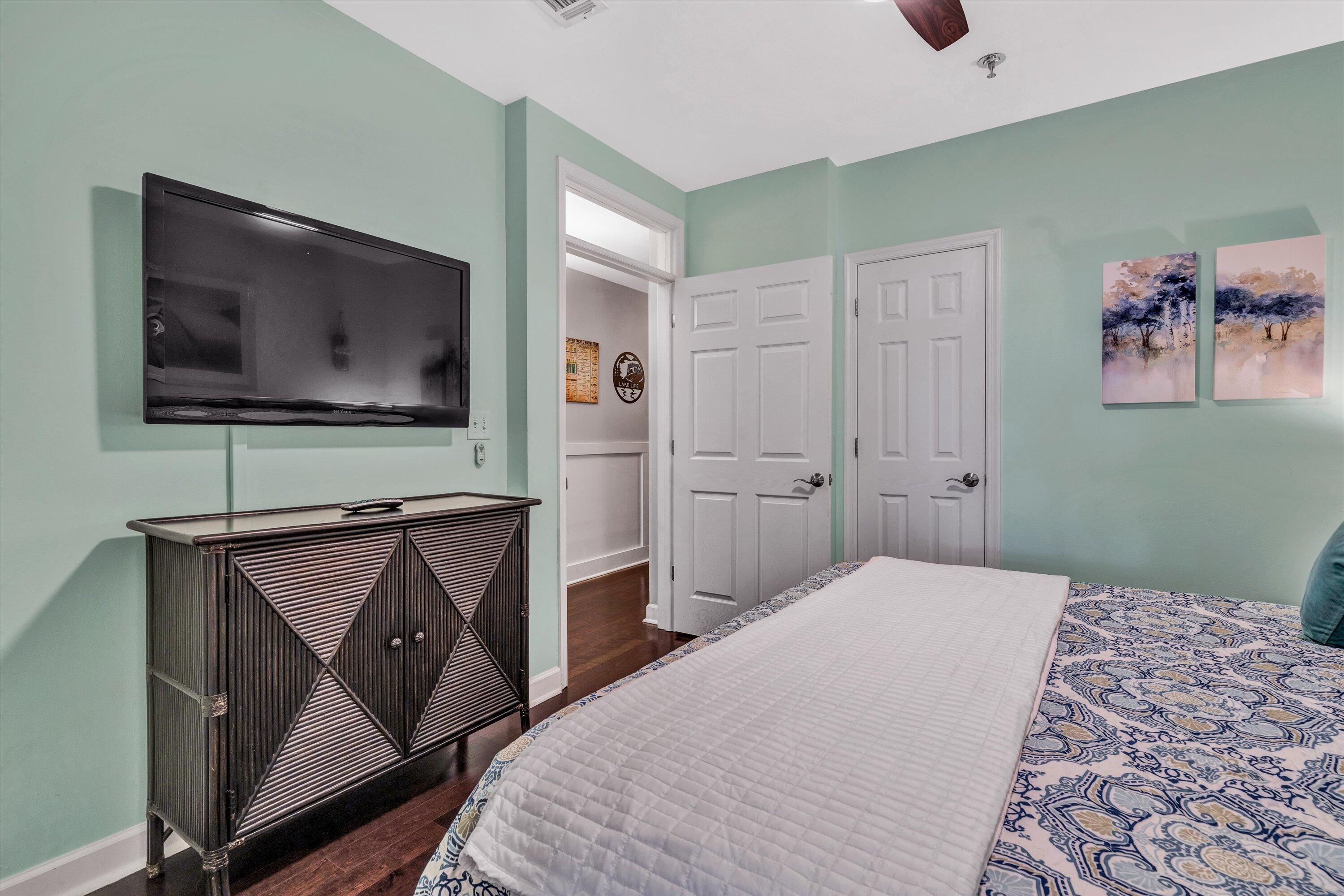 1273 Graves Harbor Trail, Unit 304 Huddleston, VA 24104 - Photo 10 of 39 10-031120220006