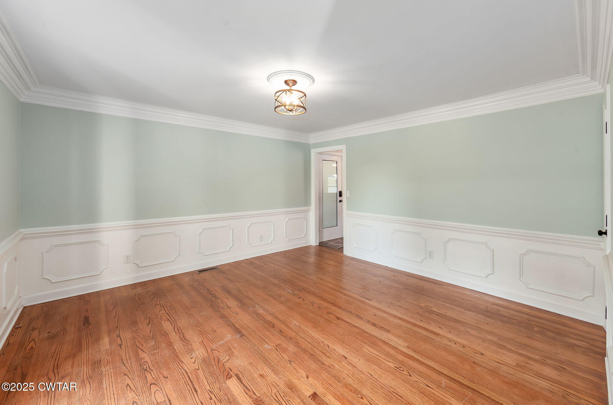 465 Shadow Ridge Drive Jackson, TN 38305 - Photo 7 of 44 Office / Living Room