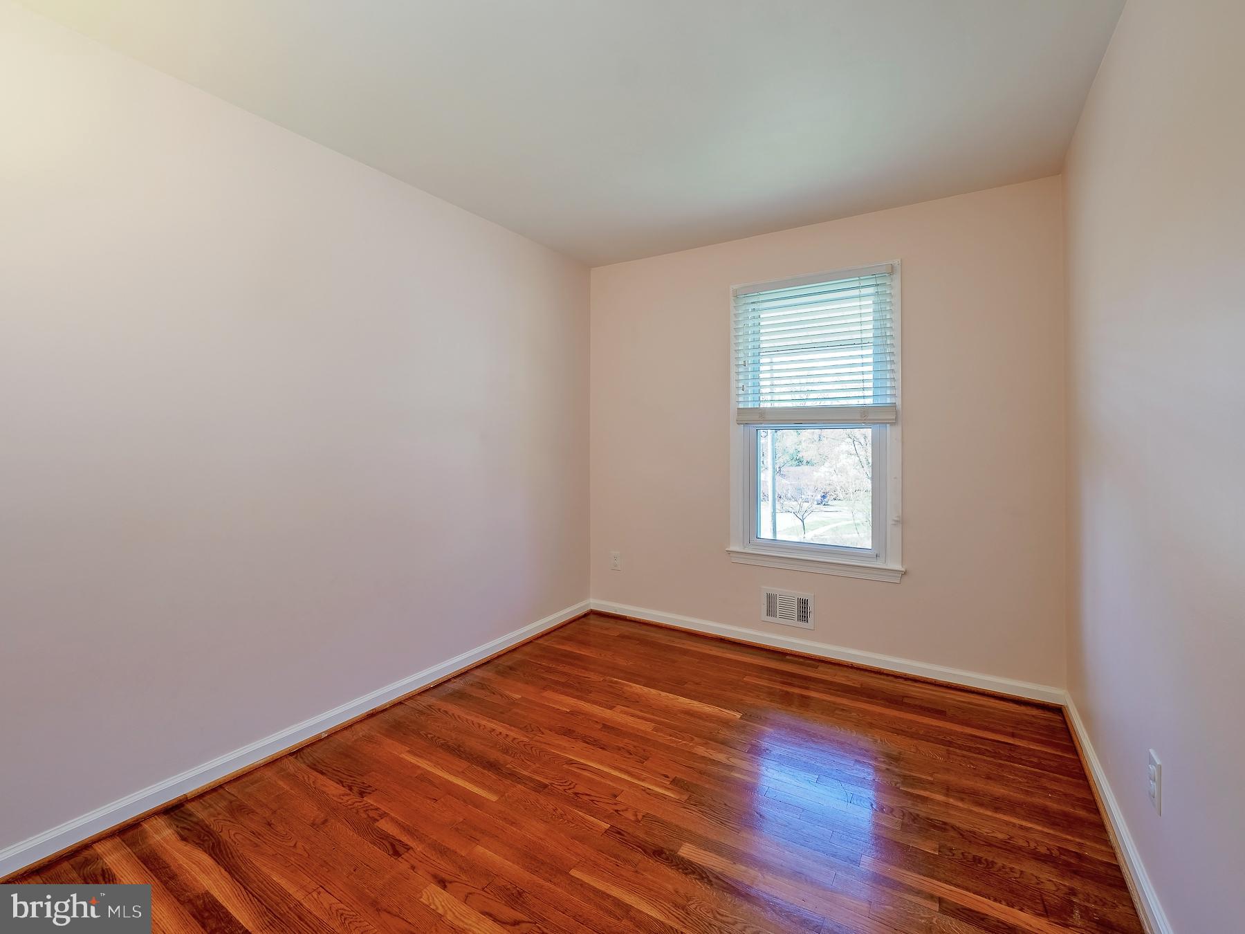 119 Lakeside Drive Greenbelt, MD 20770 - Photo 17 of 44