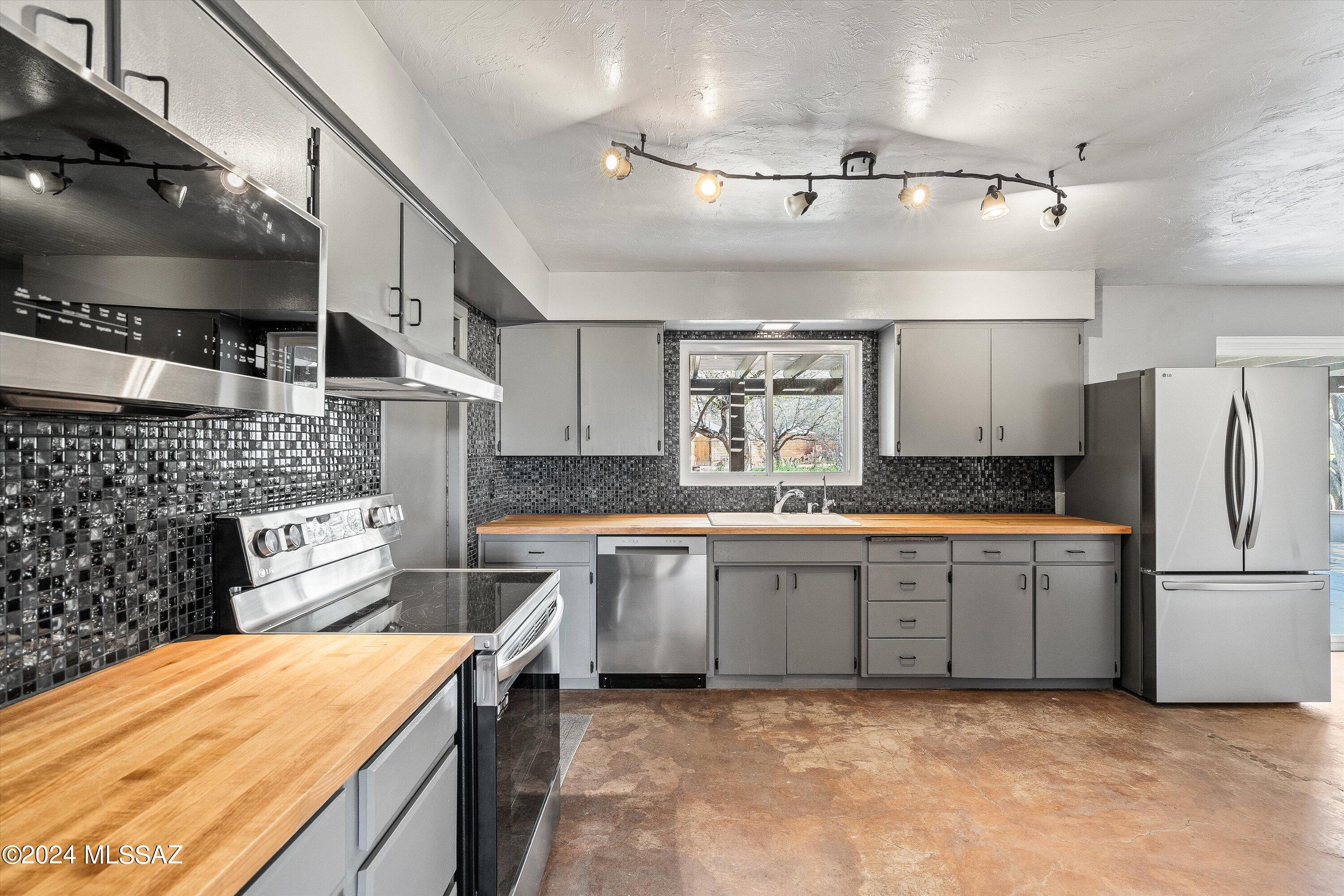 8801 East Buckboard Road Tucson, AZ 85749 - Photo 5 of 25