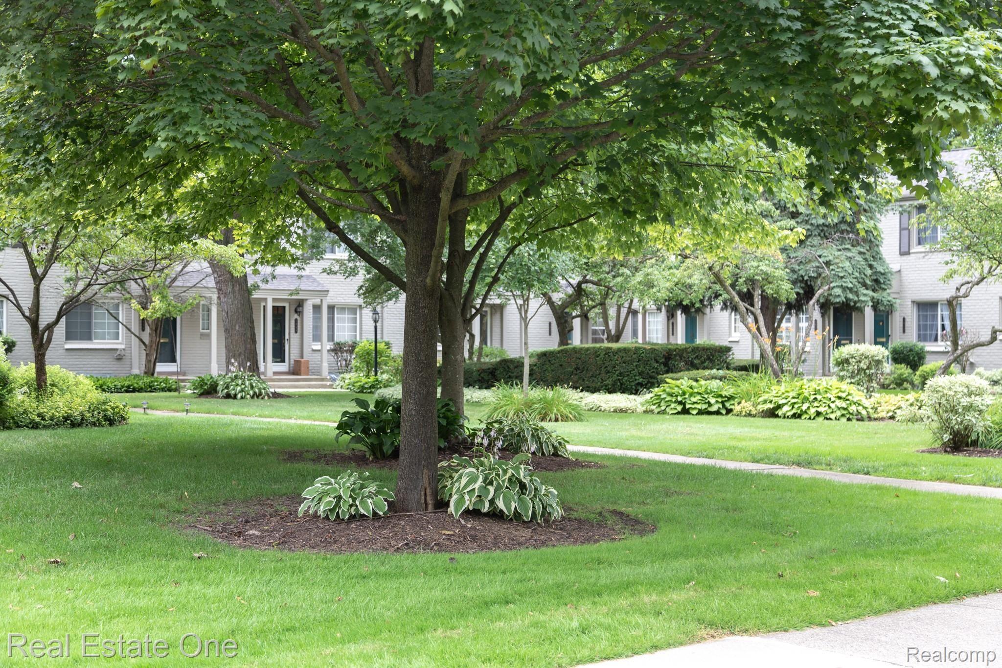 1898 Graefield Road Birmingham, MI 48009 - Photo 18 of 21 IMG_9760.jpg
