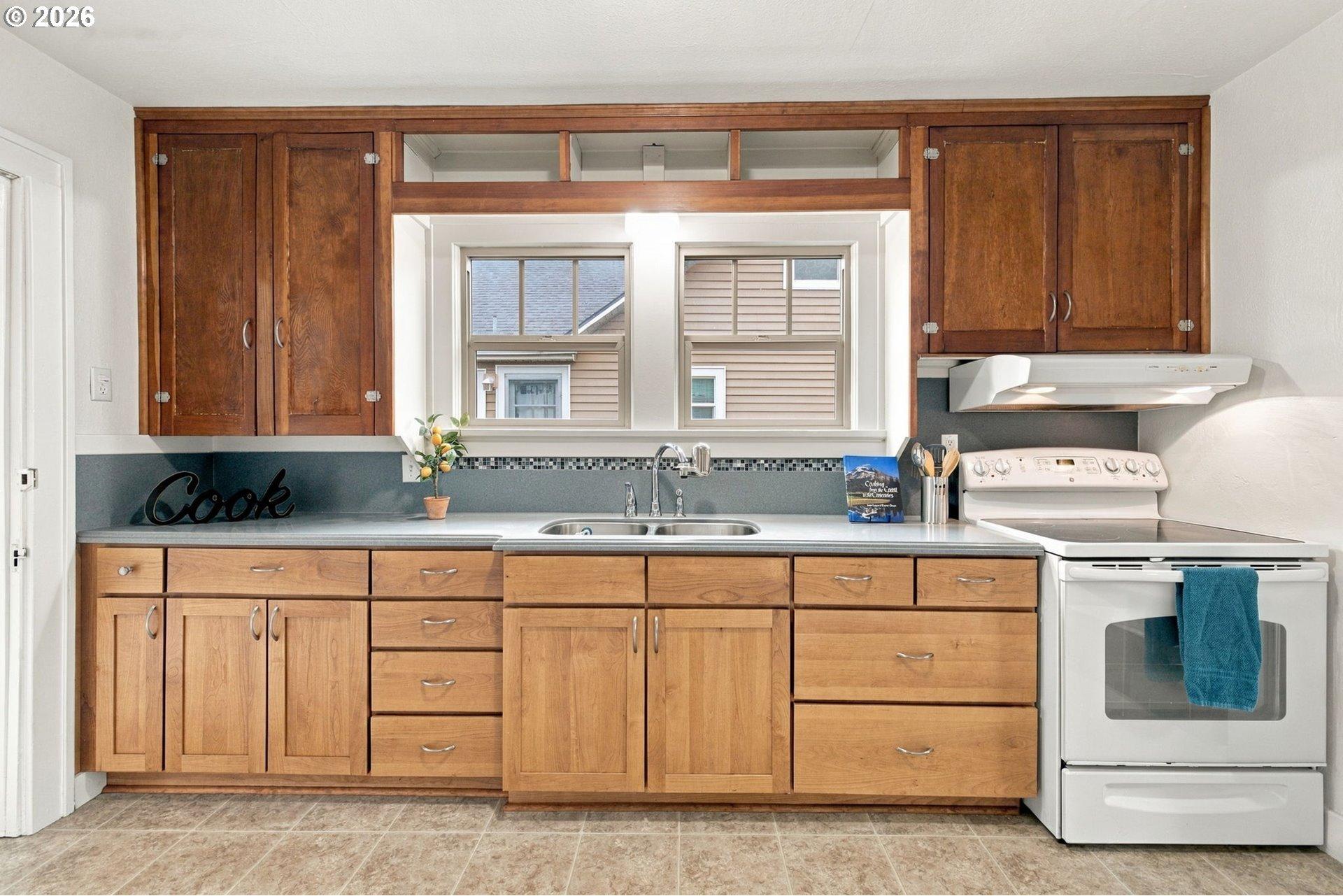 352 West M Street Springfield, OR 97477 - Photo 18 of 42 Kitchen