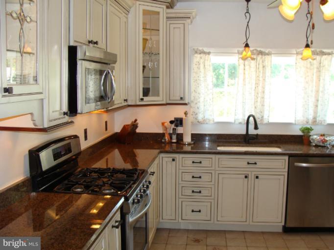 506 Woodside Road Baltimore, MD 21229 - Photo 18 of 30 French Country Kitchen