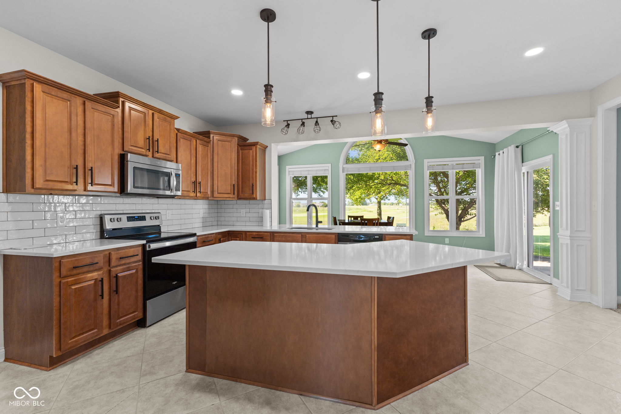 4637 Shadow Ridge Boulevard Greenwood, IN 46143 - Photo 13 of 59 Gallery Image 13
