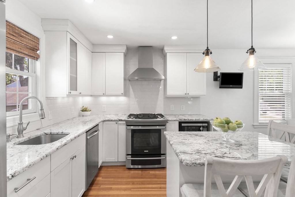 32 Huntington Road Milton, MA 02186 - Photo 9 of 37