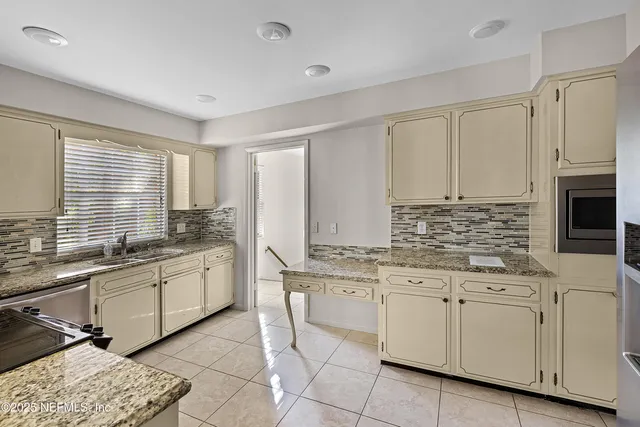 $2,975 | 1922 Holly Oaks Ravine Drive, Jacksonville, FL 32225