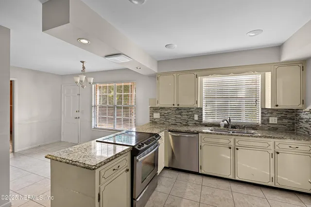 $2,975 | 1922 Holly Oaks Ravine Drive, Jacksonville, FL 32225