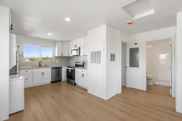 $2,550 | 3730 Acacia Street, San Diego, CA 92113