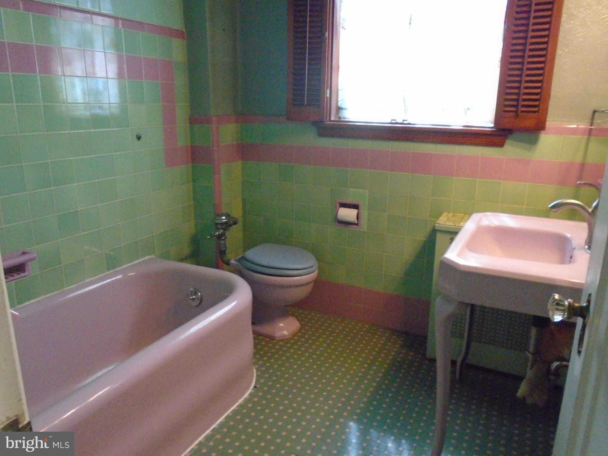 3719 Rexmere Road Baltimore, MD 21218 - Photo 20 of 26 BATH ROOM