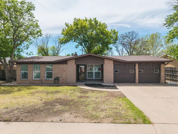$229,000 | 1204 Northeast 4th Street, Dumas, TX 79029