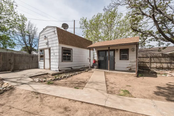$229,000 | 1204 Northeast 4th Street, Dumas, TX 79029