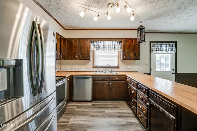 $305,000 | 607 Dover Avenue, Mount Carmel, TN 37645