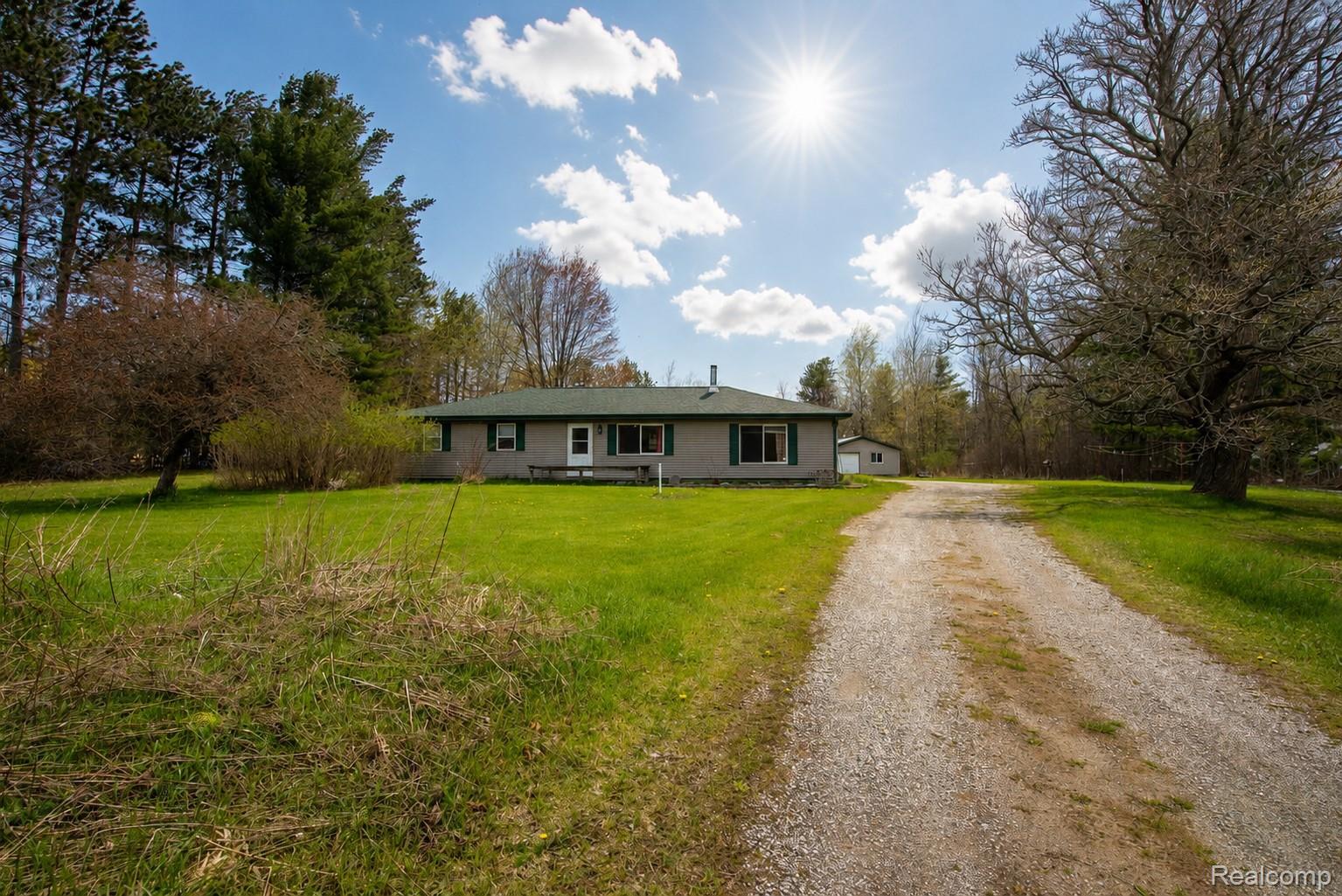 1190 Meadow Road Tawas City, MI 48763 - Photo 4 of 26 Ranch-style house with a front yard and driveway