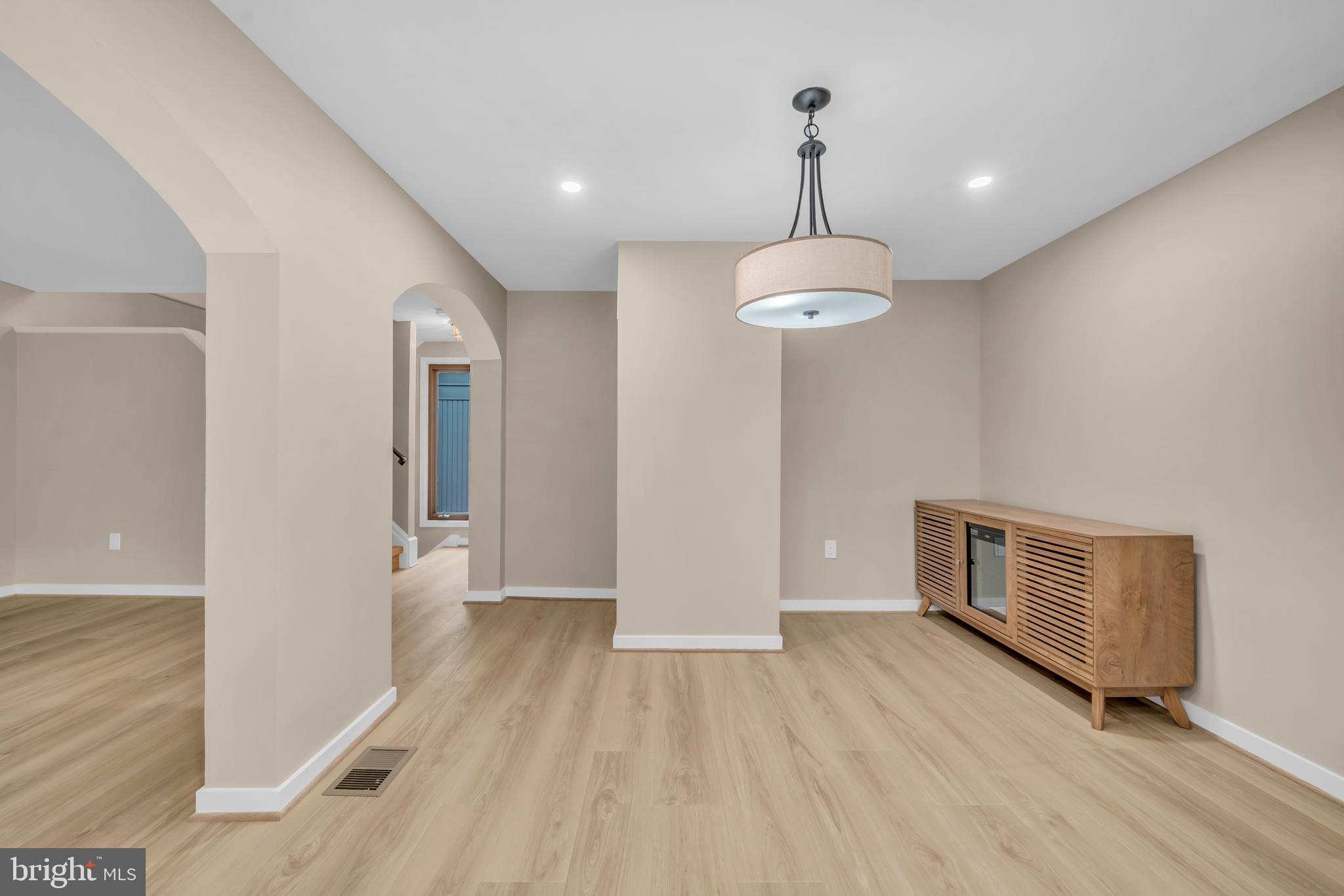 1806 North Shore Court Reston, VA 20190 - Photo 11 of 58 Dining area off kitchen
