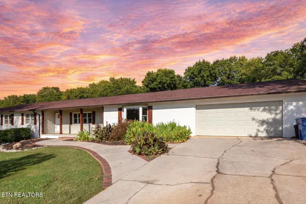 $695,000 | 1108 Mildred Drive, Alcoa, TN 37701