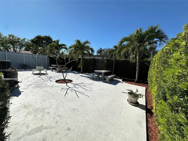 $3,650 | 120 Pocatella Street, Unit 120, Miami Springs, FL 33166