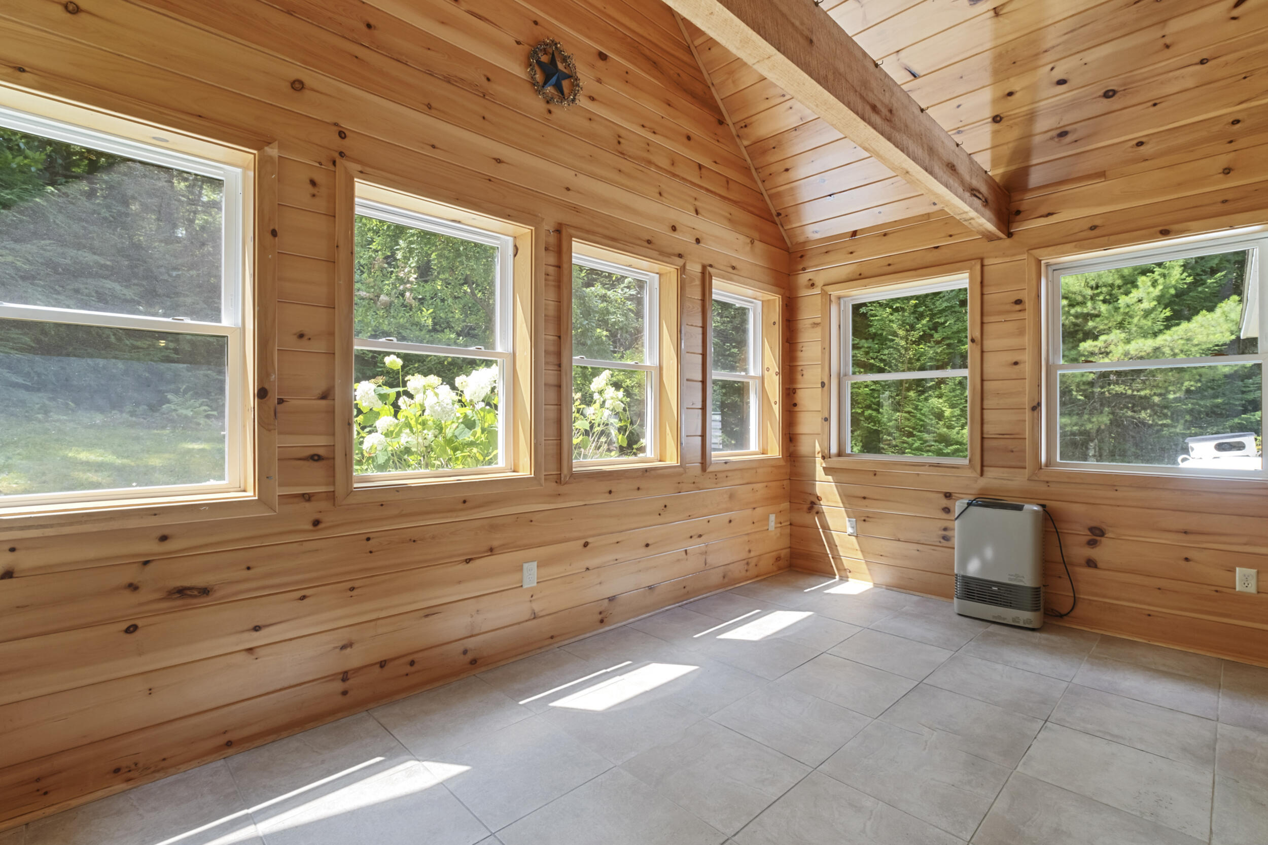 96 Taylor Woods Road Belgrade, ME 04917 - Photo 20 of 76 96_taylor_woods-interior-04