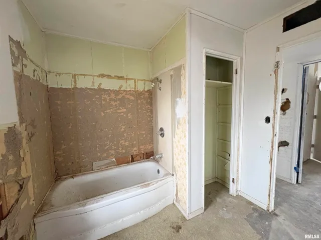 $69,900 | 930 West Willow Lane, Peoria, IL 61614