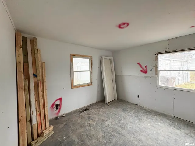 $69,900 | 930 West Willow Lane, Peoria, IL 61614