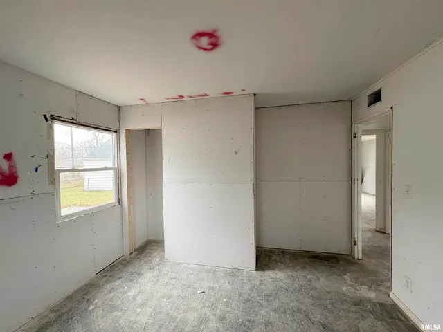 $69,900 | 930 West Willow Lane, Peoria, IL 61614