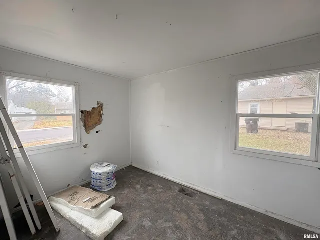 $69,900 | 930 West Willow Lane, Peoria, IL 61614