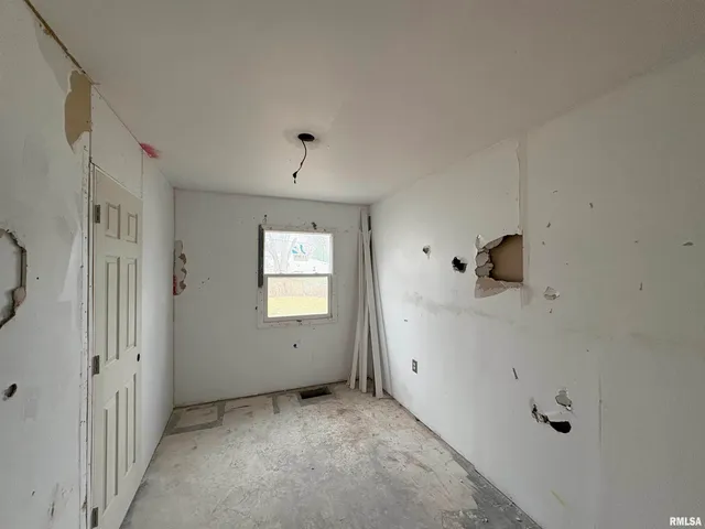 $69,900 | 930 West Willow Lane, Peoria, IL 61614