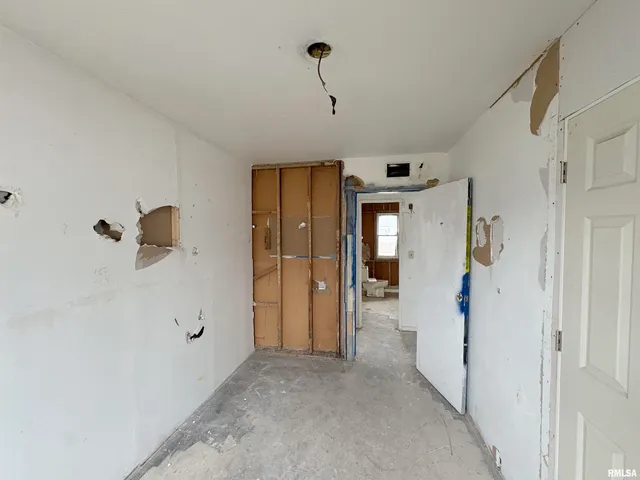 $69,900 | 930 West Willow Lane, Peoria, IL 61614