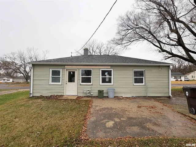 $69,900 | 930 West Willow Lane, Peoria, IL 61614