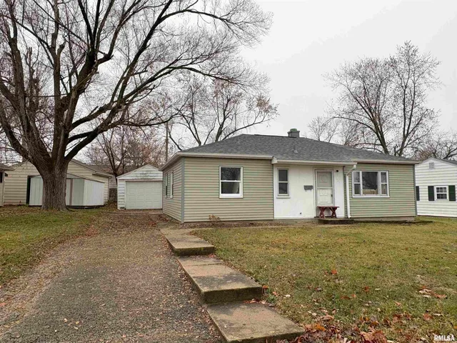 $69,900 | 930 West Willow Lane, Peoria, IL 61614