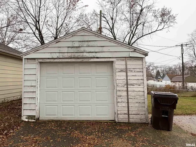 $69,900 | 930 West Willow Lane, Peoria, IL 61614