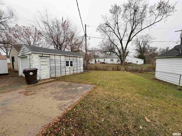 $69,900 | 930 West Willow Lane, Peoria, IL 61614