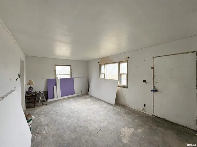 $69,900 | 930 West Willow Lane, Peoria, IL 61614