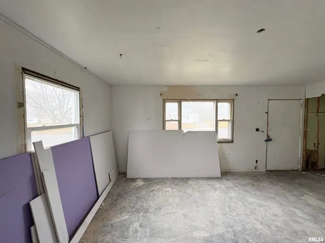 $69,900 | 930 West Willow Lane, Peoria, IL 61614