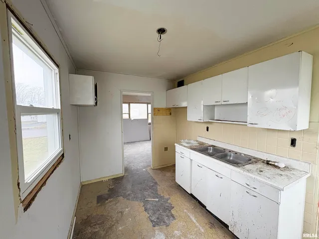 $69,900 | 930 West Willow Lane, Peoria, IL 61614