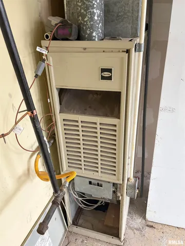 $69,900 | 930 West Willow Lane, Peoria, IL 61614