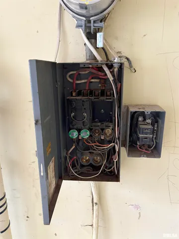 $69,900 | 930 West Willow Lane, Peoria, IL 61614