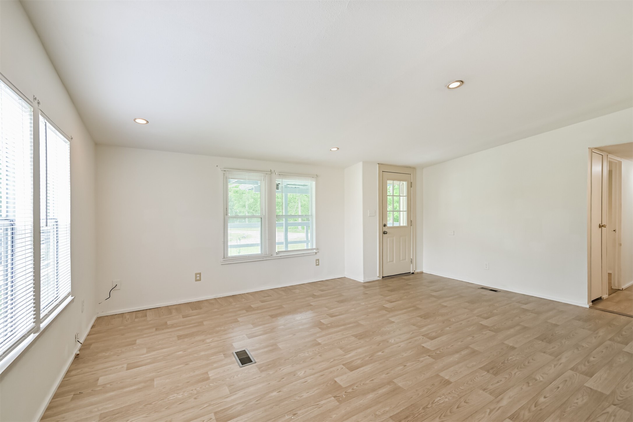 1749 Max Road, Unit 4 Pearland, TX 77581 - Photo 7 of 33 Living Area