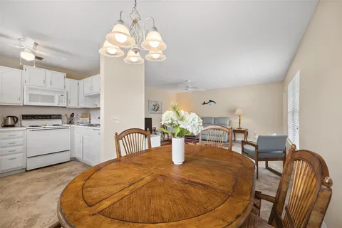 $155,000 | 3 Vista Gdns Trail, Unit 202, Vero Beach, FL 32962