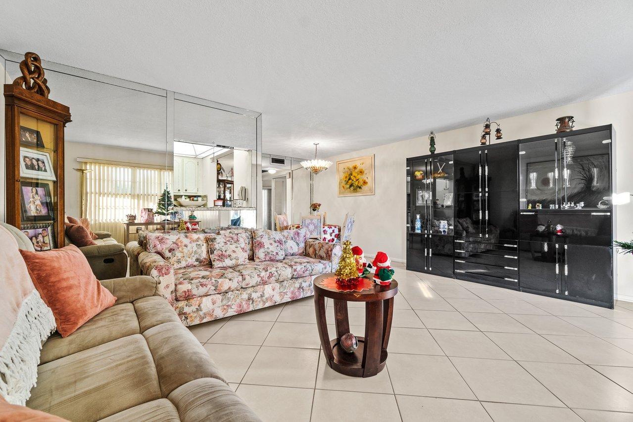 45 Mansfield B Boca Raton, FL 33434 - Photo 5 of 20 5